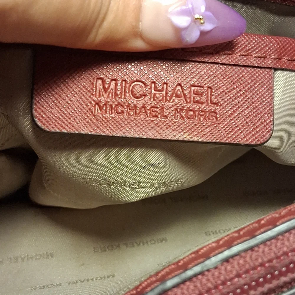 Michael Kors Burgundy Tote Bag - Classic Leather Shoulder Bag - Picture 4 of 14